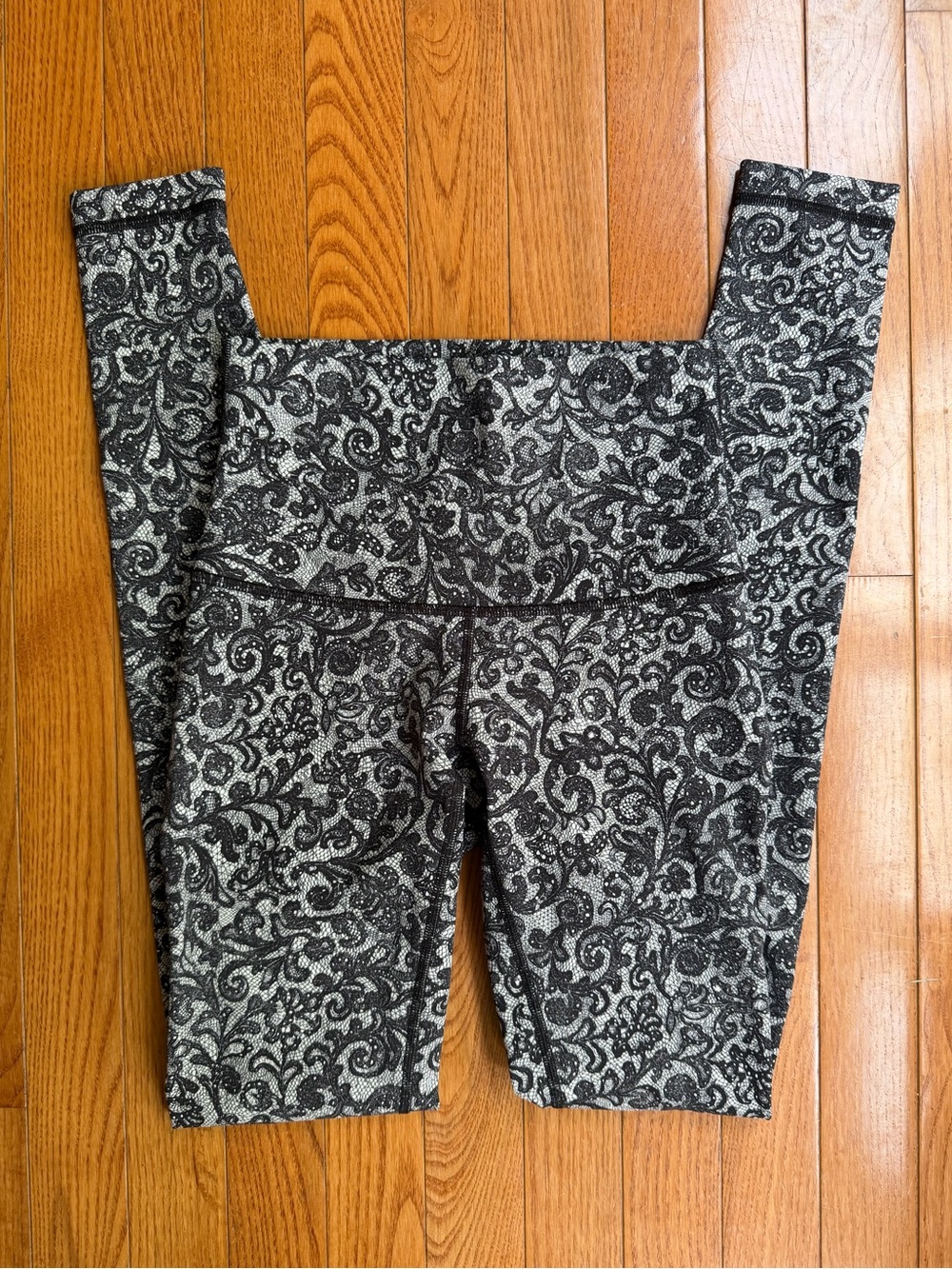 Lululemon Wunder Under Pant (Hi-Rise) Mini Cinder Lace White Black Size 4